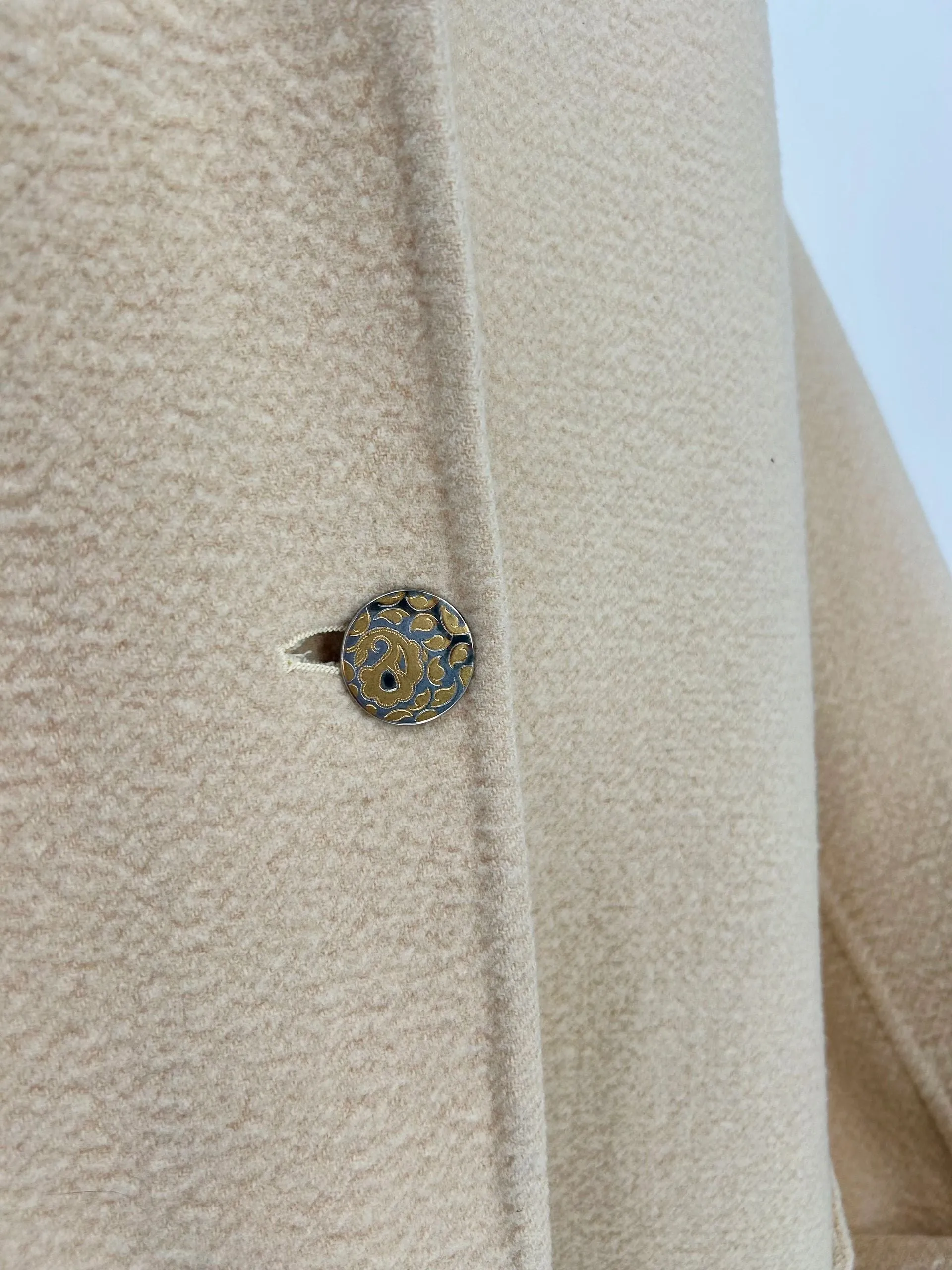 Celine Beige/Tan/Sand Double Faced Cashmere Oversized Boucle Notched Lapel One Button Coat/Jacket. Size 8