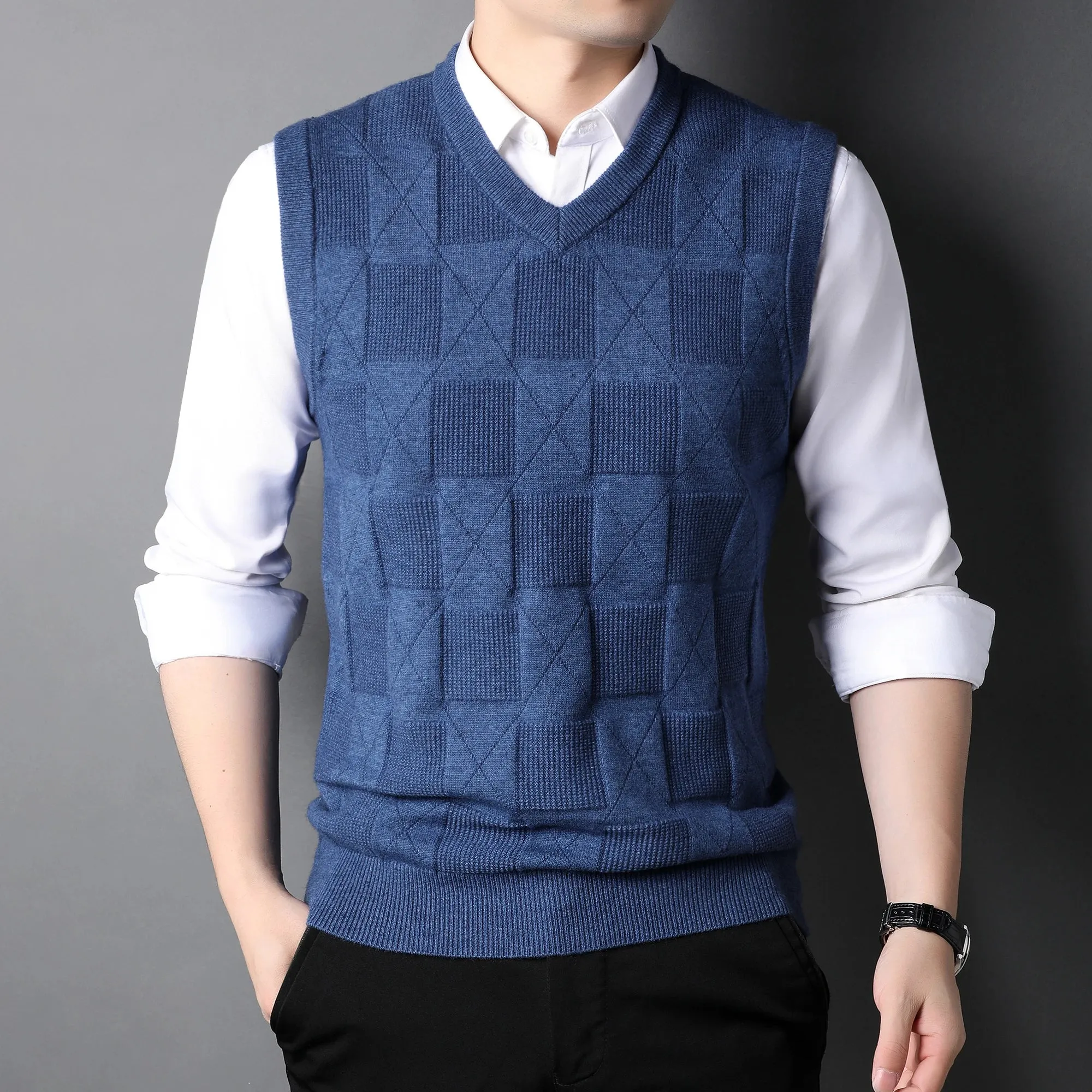 Men's Khaki Classic Style Thick Sleeveless Sweater