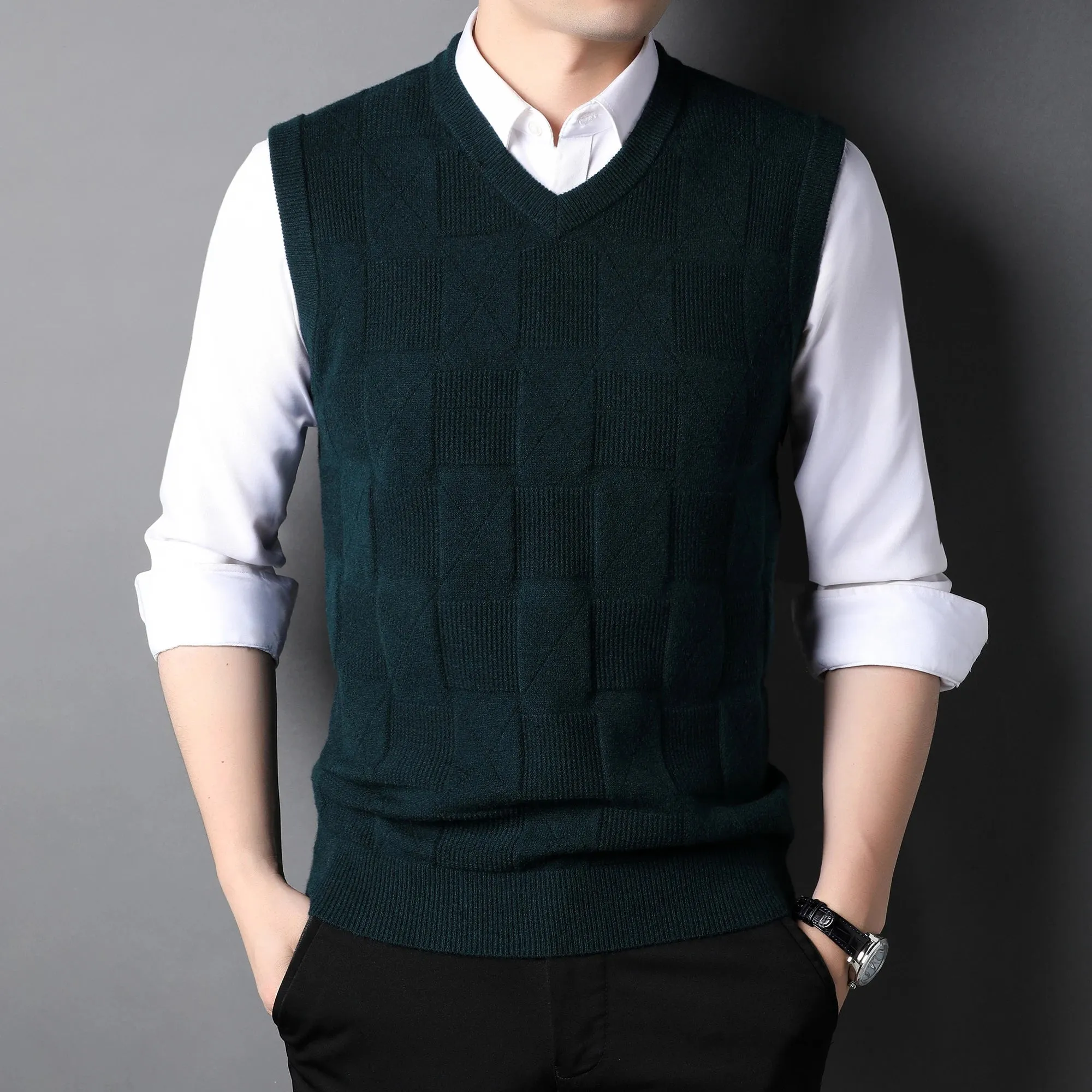 Men's Khaki Classic Style Thick Sleeveless Sweater