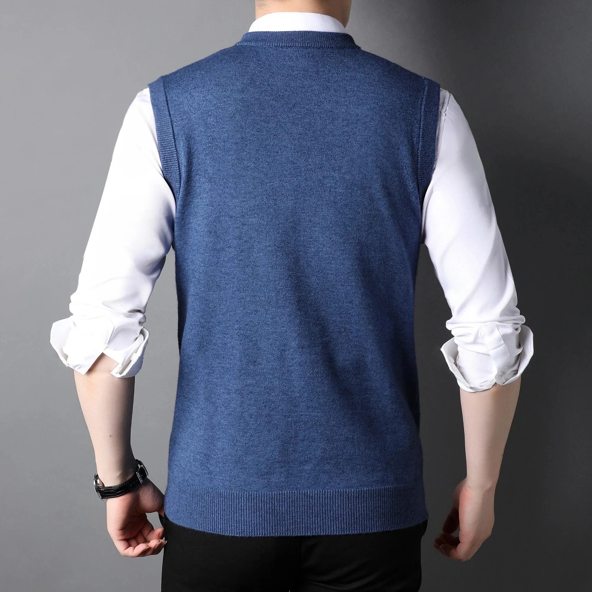 Men's Khaki Classic Style Thick Sleeveless Sweater