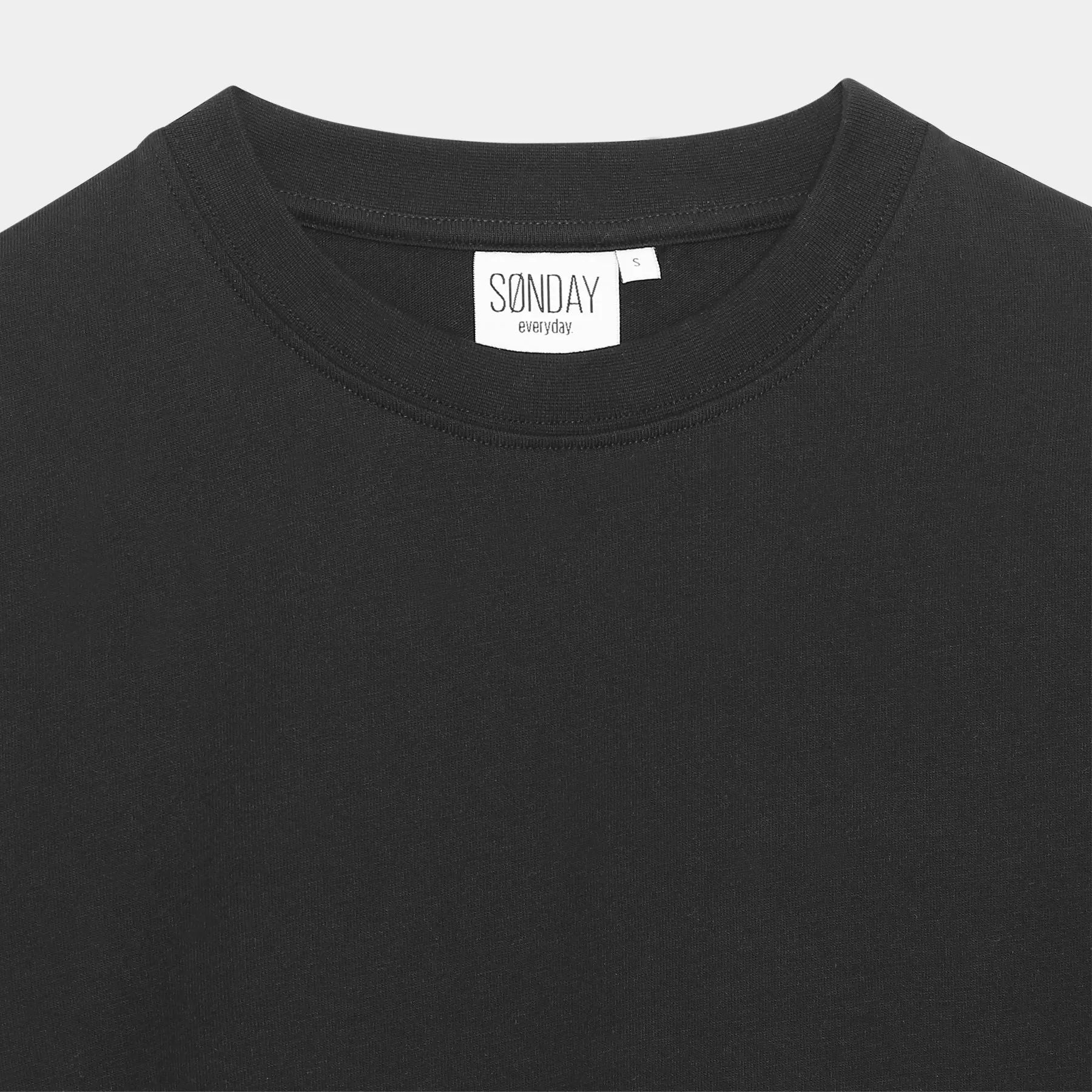 T-shirt black